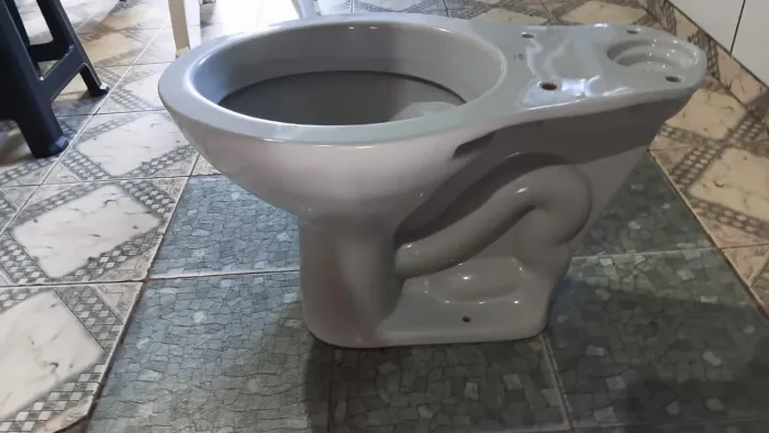 Vaso sanitário em perfeito estado, não acompanha a caixa de descarga