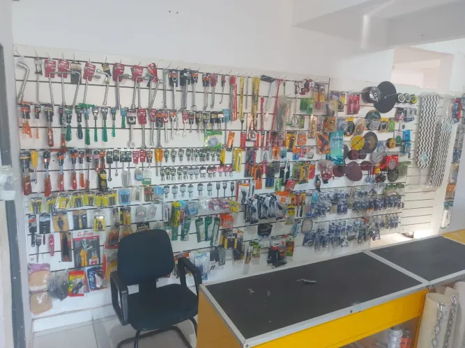 Ferragista a venda