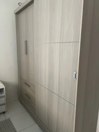 Guarda-roupa casal