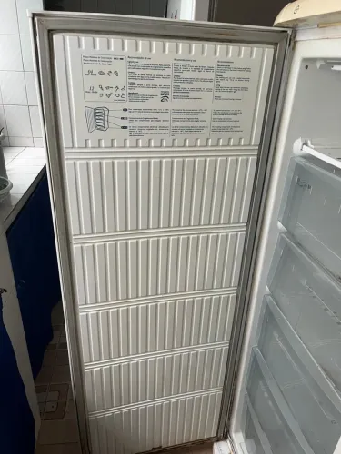 Freezer Eletrolux em bom estado