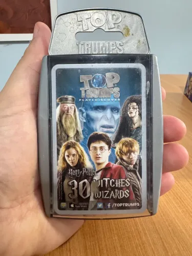 Jogo de Cartas Super Trunfo Harry Potter Top Trumps - 30 Witches & Wizards (Inglês)