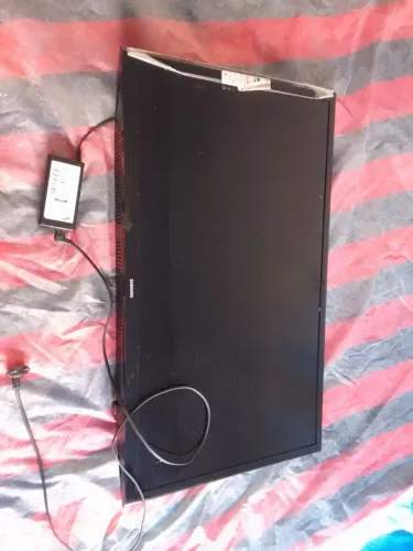 TV Samsung de tela plana - TIRADA DE PEÇAS.