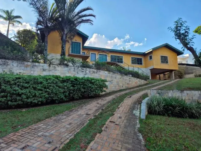 Descubra esta Belíssima residência TÉRREA !