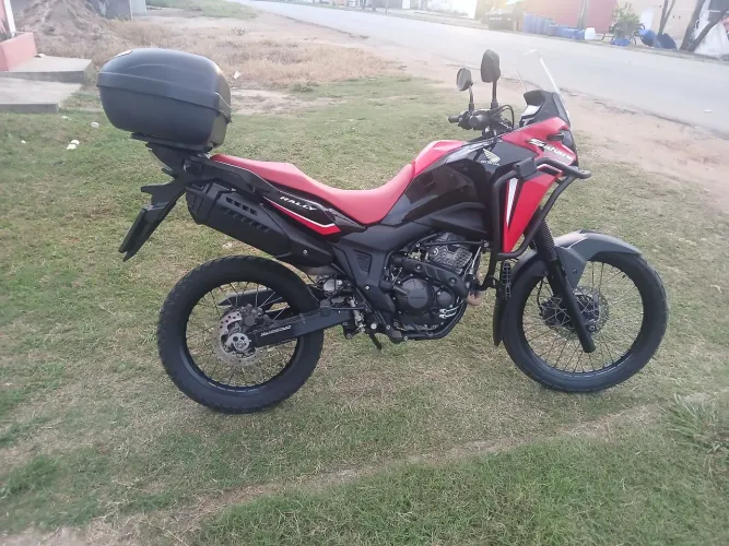 Moto de procedência e muito conservada.