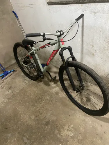 Vendo bike aro 29,só pegar e andar,n aceito katira apenas venda