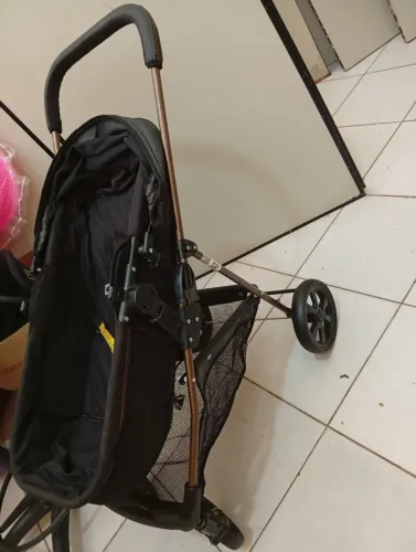 Vende se várias coisas de crianças
