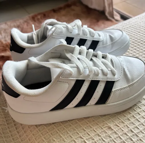 Tênis adidas