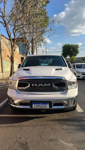 Ram Classic Laramie 5.7 V8 16V Gasolina 4X4 Aut. 2022