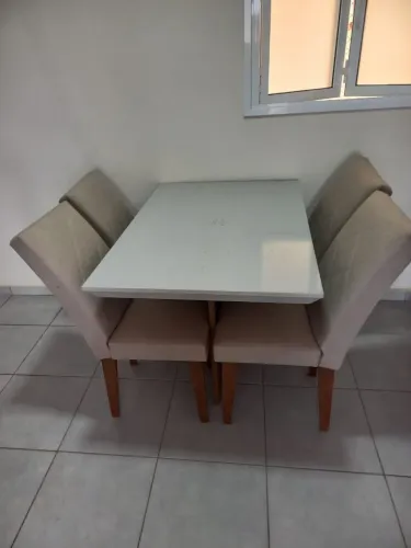 Mesa de jantar 4 cadeiras