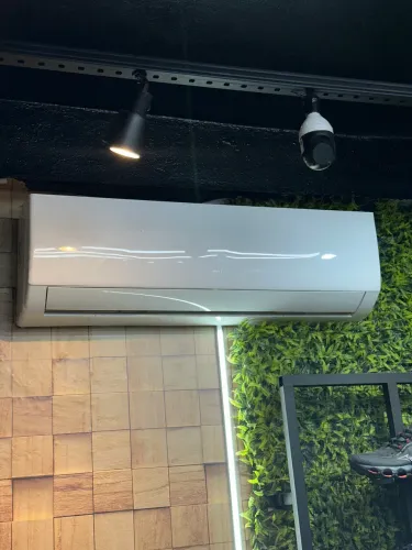 Máquina TCL ar condicionado 18000