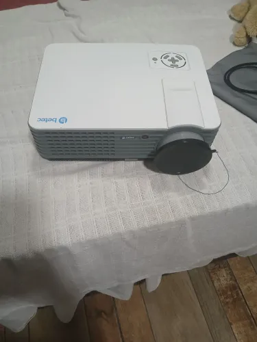 Projetor da betec bt720, ótimo estado qualidade excelente, ótimo produto para uso dom