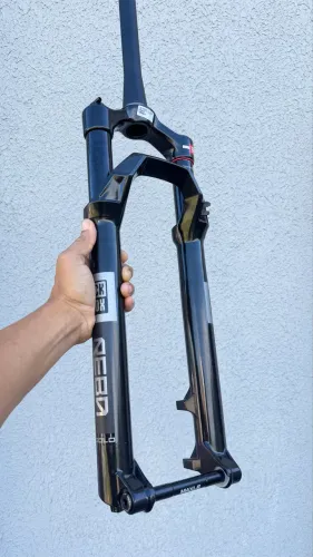 SUSPENSÃO ROCKSHOX REBA GOLD 2026 