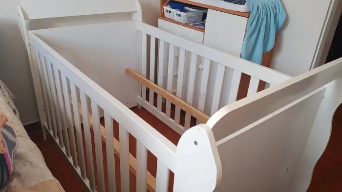 Berço Infantil Branco Seminovo com Colchão e Estrado ? Excelente Estado ?<br>