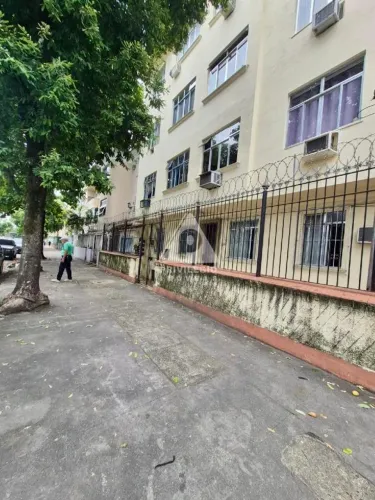 Apartamento 2 Quartos à Venda em Benfica - Com Varanda