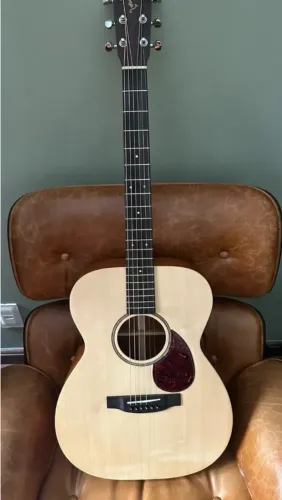 Violão modelo Martin OM-18