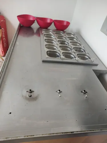 Pista resfriada para macarrão/ cachorro-quente/ pastel, medindo lateral 1 metro x 2,10 