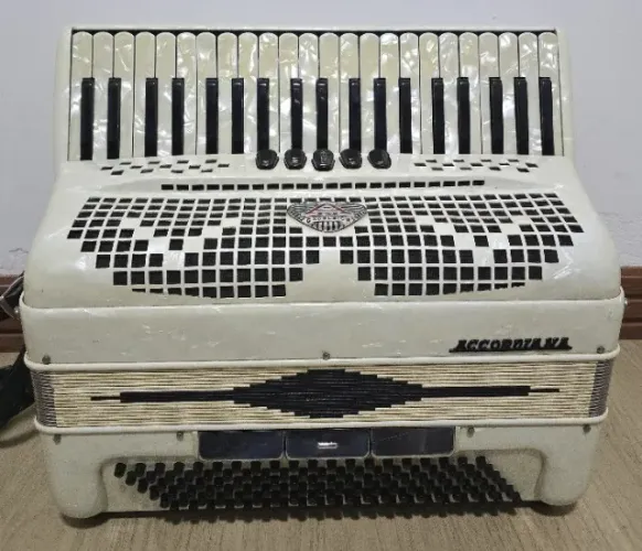 Acordeon Excelsior 120 baixos - Terça de voz