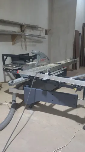 Esquadrejadeira de precisão 