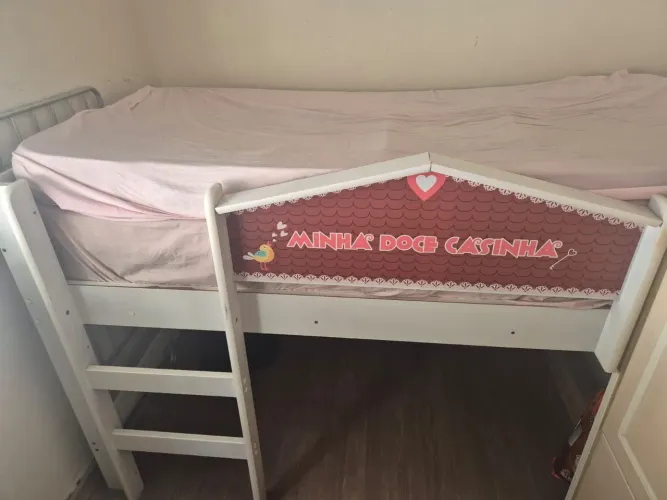 Cama suspensa para criança