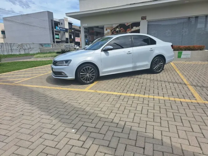 Volkswagen Jetta Comfortline 1.4 TSI 16V 4P Aut. 2018