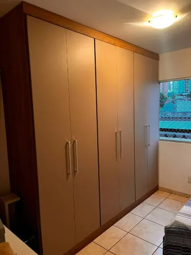Guarda-Roupa Planejado Sob Medida 2,65m altura - 2,20m de comprimento - Excelente Estado