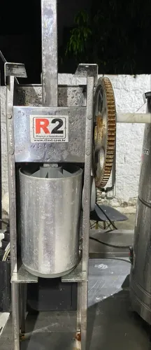 Máquina e masseira de churros