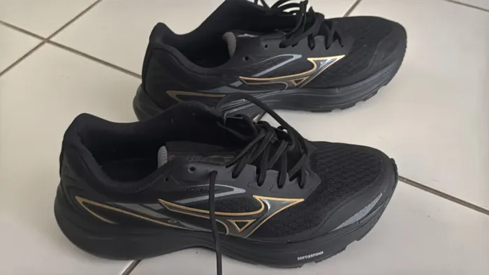 Vende-se Tênis: MIZUNO ATLANTIS 2, Tamanho 40(Usado apenas duas vezes).