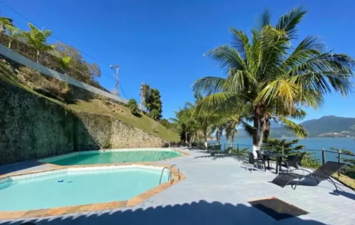 Terreno em condomínio em frente ao mar