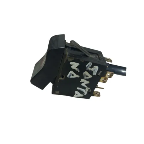 Botão Luz Emergência Pisca Lerta Volkswagen Santana 95 A 011