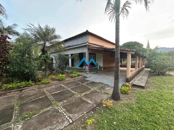 Maravilhoso sítio com 2 casas, 7.882 m² à venda em Santa Cândida, em Itaguaí.