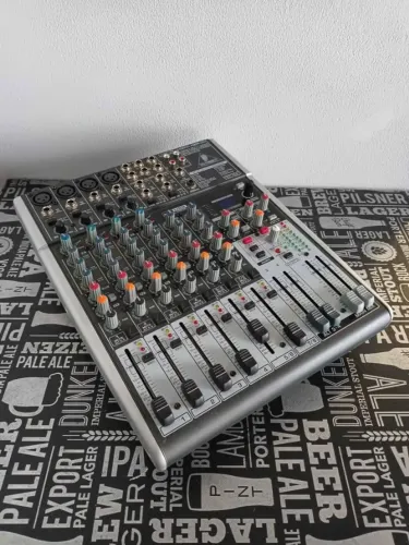 Mesa de Som Behringer Xenyx X1204 USB