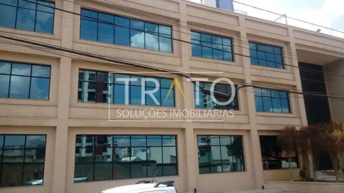 Prédio comercial de alto padrão para locação no Cambuí com 30 salas