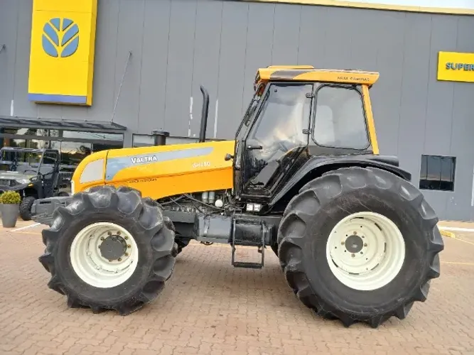 Trator Valtra BH180 