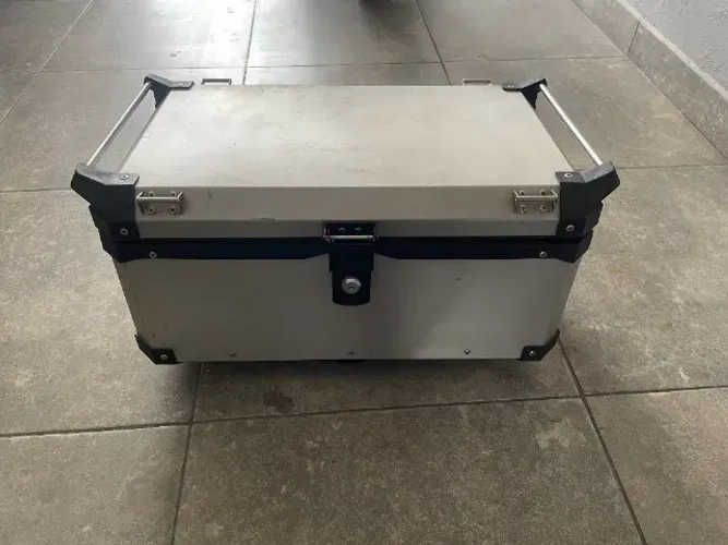 bau para dois capacetes