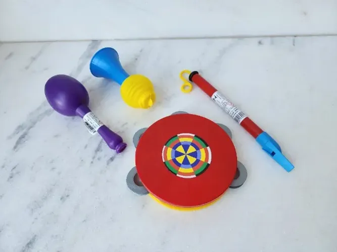 Brinquedo Kit Musical - Pandeiro, Flauta, Maraca e Corneta - Estímulo motor e sonoro