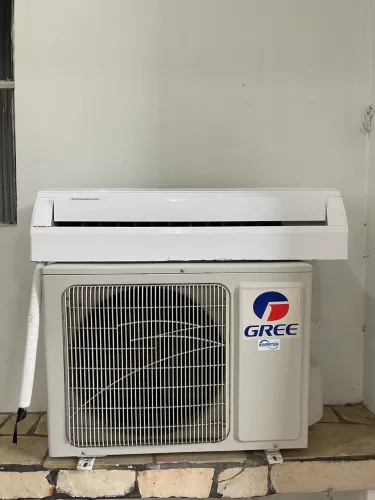 Ar Condicionado Gree 12.000 BTUs Inverter Quente/Frio 220V