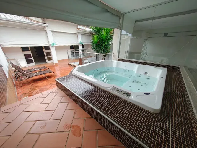 Jardim América - Goiânia - GO, SB 6 Quartos, Sendo 2 Suítes com piscina e jacuzzi