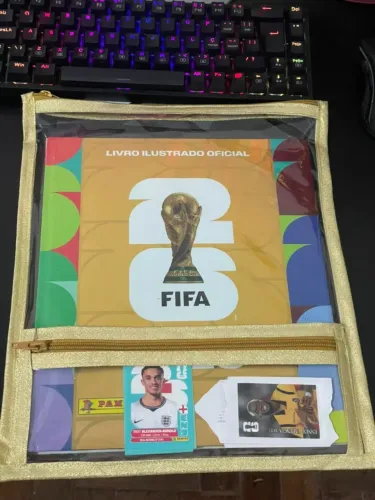 Capa Premium Impermeável para Álbum da Copa 2026 | Proteção e Estilo