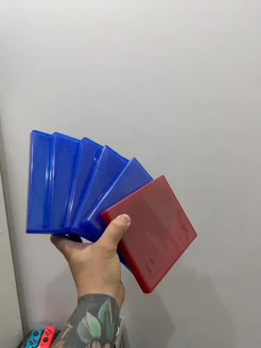 Vendo 5 capinhas azuis 1 vermelha de reposição para ps4 e ps5 semi novas
