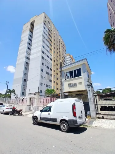 APARTAMENTO PARA LOCAÇÃO NO JOQUEI CLUBE Apartmento de 52m² com 03 dormitórios sendo 01 su