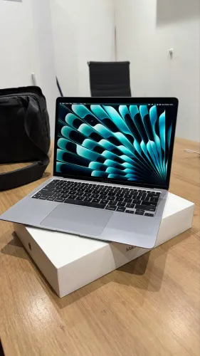 Macbook M1 8/256