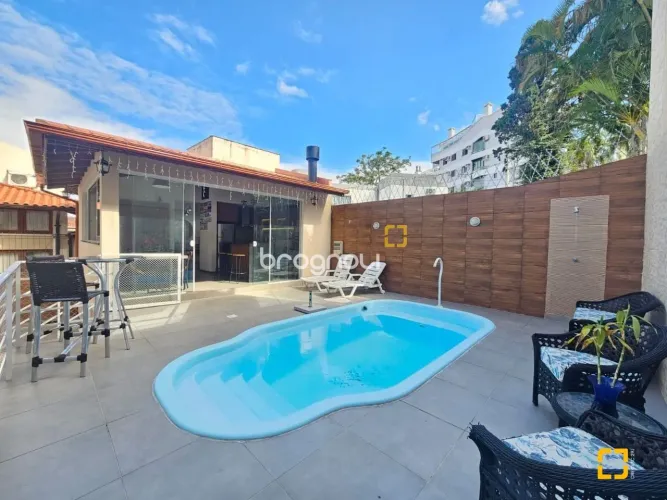 Casa Residencial, com piscina, para venda no Bairro Bom Abrigo em Florianópolis/SC