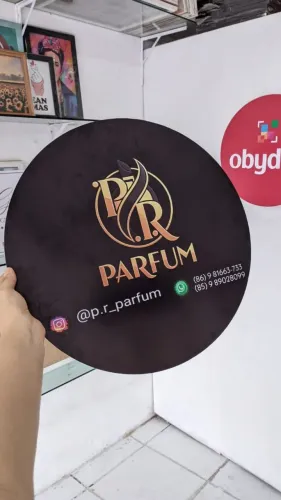 Placa com logo para lojas