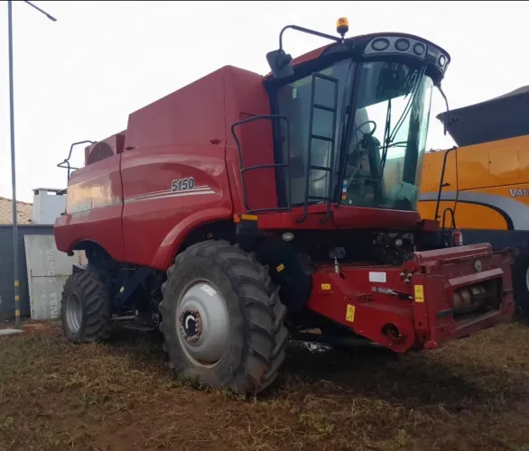 Colheitadeira Case 5150 ano 2022 com 1.000 horas, em MT