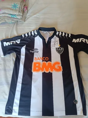 Camisa oficial do Atlético Mineiro,autografada por Ronaldinho gaúcho. Camisa com número 13