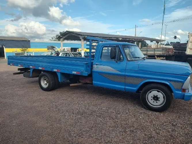 Ford F4000 cab simples, motor diesel MWM 226 , bomba CAV 98 cv. carroceria 4,25 mt 1977