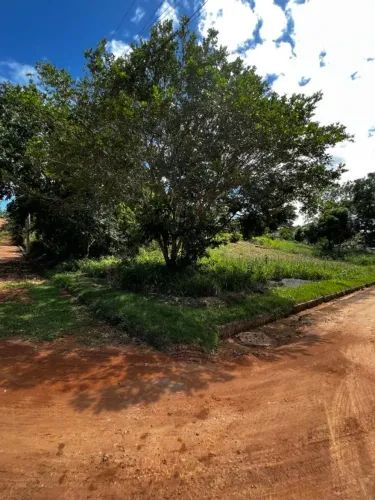 Terreno de esquina com 370m² no lindo condomínio residencial Vale do Luar em Guarapari-ES