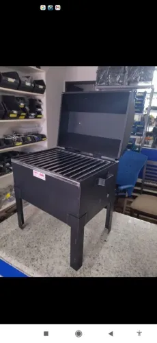 Churrasqueira pequena 40cmx 30cmx 50cmx de altura, com grelha de inox e pés removíveis 