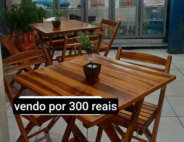Conjunto de mesa e cadeira