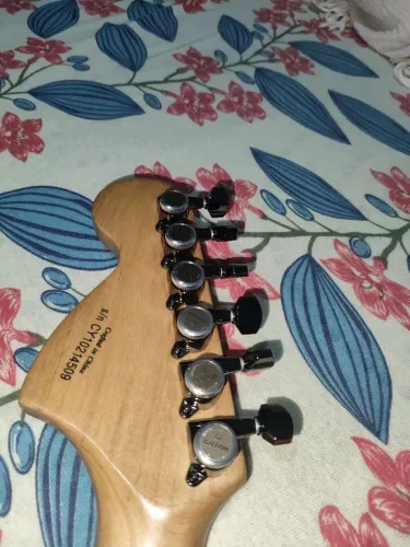 Guitarra Squier affinity relic